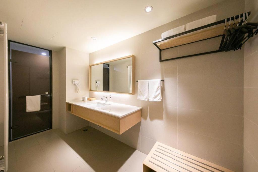 Ji Hotel Beijing Tiantan Bagian luar foto
